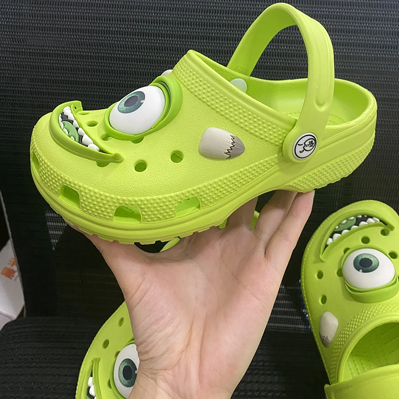 Novo dos desenhos animados mike verão antiderrapante ao ar livre sapatos de praia casuais monstro grandes olhos buraco chinelos confortáveis sandálias respiráveis presentes