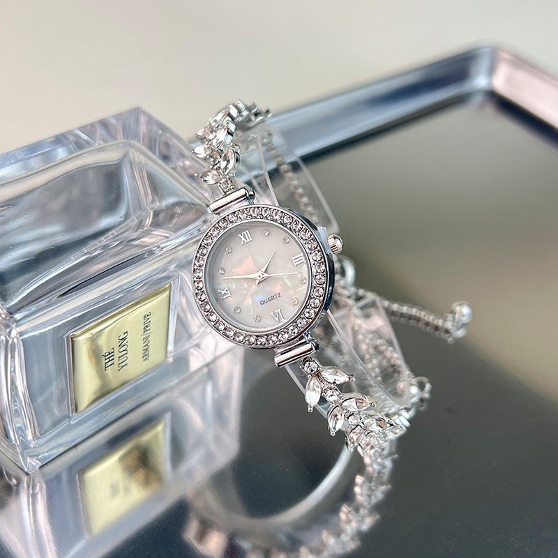 Reloj UTHAI para mujer, cadena de sirena, pulsera de ajuste libre de diamantes de lujo ligera, relojes de cuarzo de moda para mujer Beimu dorados