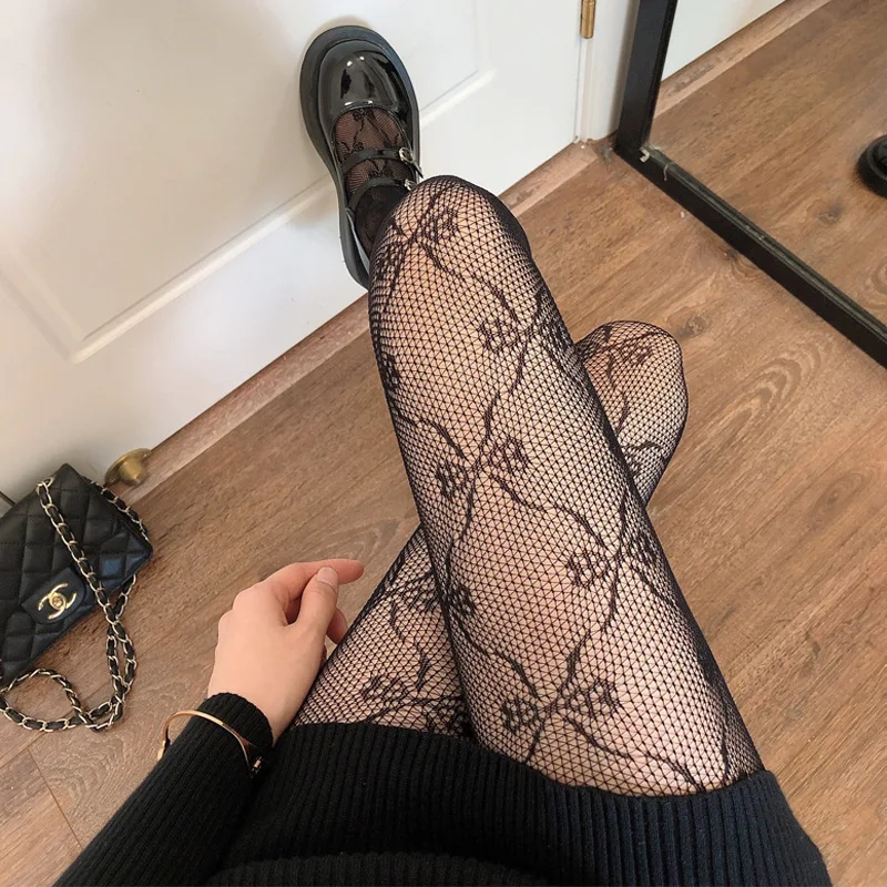 Klassische Lolita-Strümpfe aus ausgehöhlter Spitze, Netzstrümpfe, Strumpfhosen mit Boden, heiße Strumpfhosen, japanisches Lolita-Retro-Rattan, schwarz-weißer Strumpf