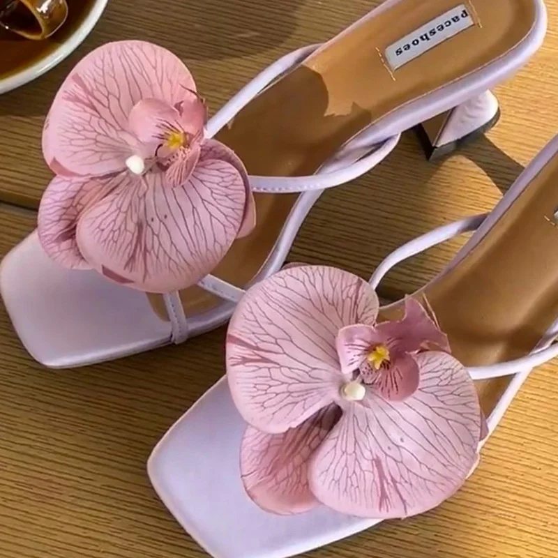Encantos de diseñador hawaiano romántico bohemio colorido lindo accesorios de flores y2k novedad de verano elegante zapatillas de mujer zapato Casual