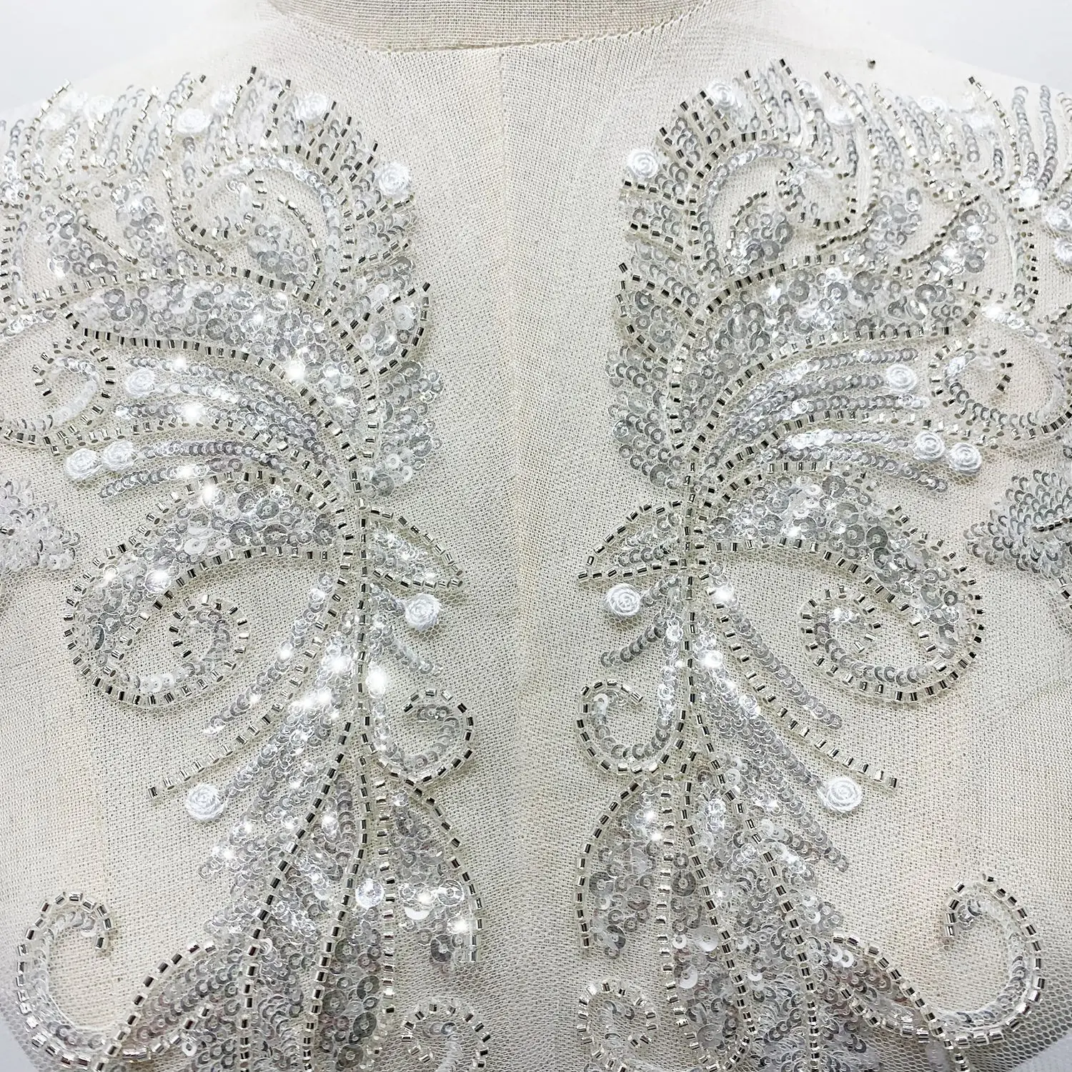 1PCS หรูหราลูกปัดหลอดเลื่อมเย็บปักถักร้อยผ้า appliqué ใหม่คอ appliqué อาวุโสลูกไม้เย็บปักถักร้อยชุดแต่งงานเสื้อผ้า access