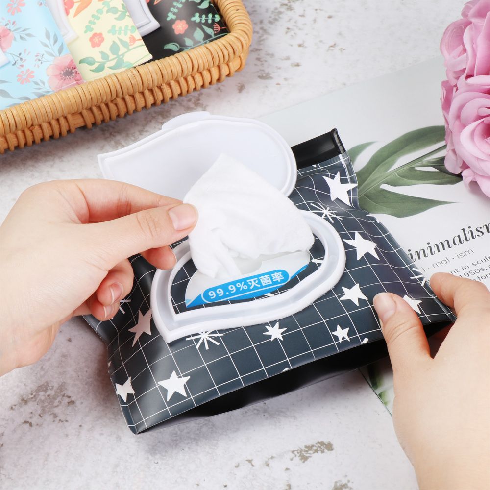 Outdoor Carrying Case Portable Snap-Strap Baby Product Wet Wipes Bag Cosmetic Pouch Stroller Accessories Tissue Box