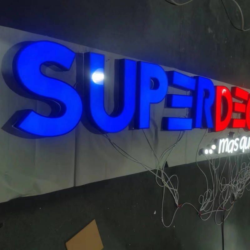 Maßgeschneiderte Outdoor-Acryl-LED-Kanalbuchstaben 3D-Shop-Schild Firmenlogo