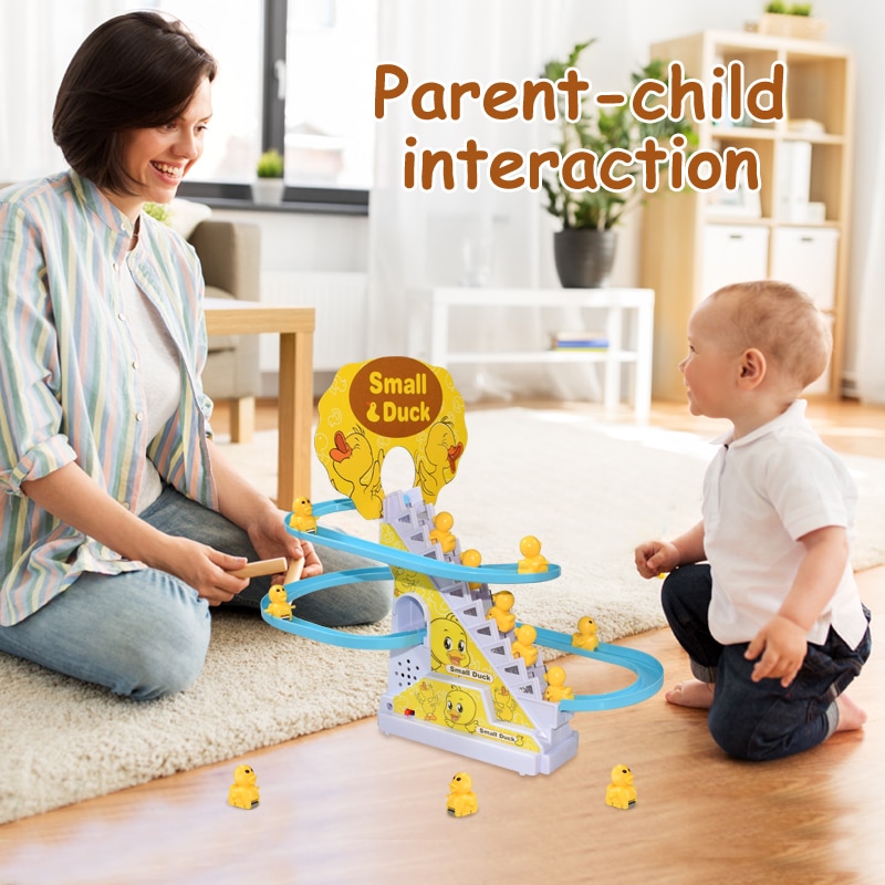 Diy ferroviário pista de corrida elétrica pequeno pato subir escadas brinquedo porco figuras ação brinquedos música montanha russa brinquedo para crianças presente
