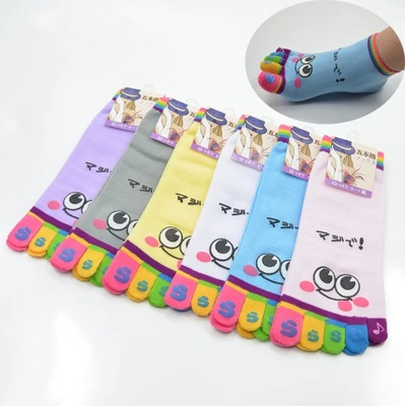 Niedliche lässige Fünf-Zehen-Crew-Finger-Show-lustige kurze Cartoon-Smoky-Bär-Socken aus Baumwolle