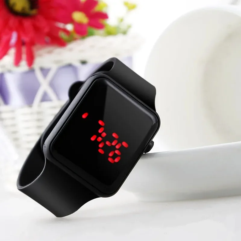 Orologi digitali di moda per uomo Donna Orologi da polso sportivi quadrati semplici a LED Cinturino in silicone Orologio elettronico casual Reloj Hombre