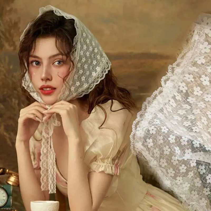 Spitzenblume, elegantes Temperament, Spitze, weibliche Blume, weiß, süßer Dreiecksschal, dünnes, atmungsaktives Band, künstlerischer Stil, Reisefoto