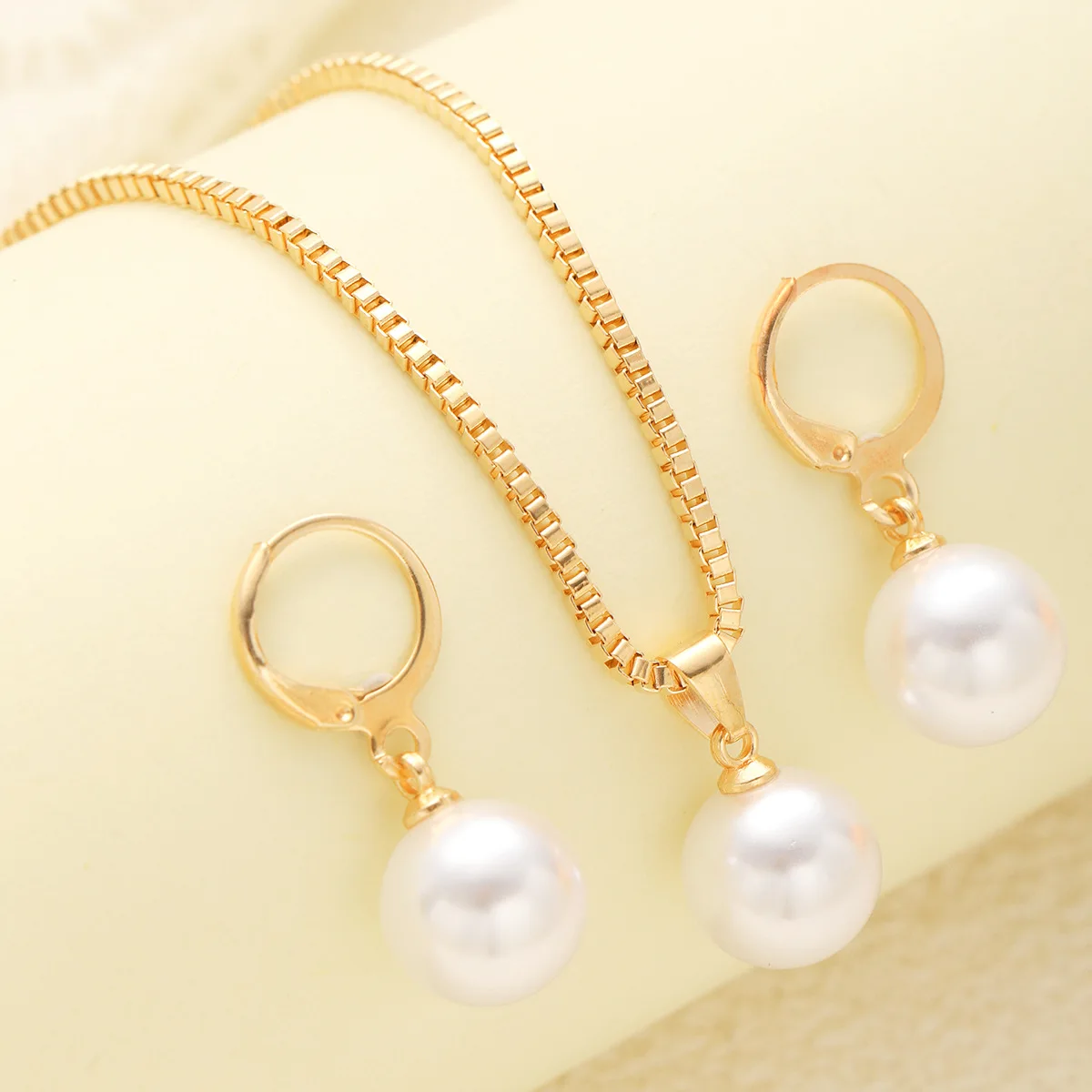 แฟชั่นชุดเครื่องประดับมุกสําหรับผู้หญิง Dangle ต่างหูจี้สร้อยคอ Dainty สวมใส่ทุกวันชุดอุปกรณ์เสริม