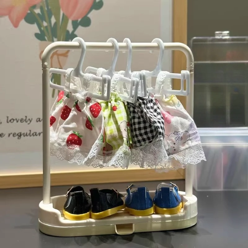 Labubu Mini-Kleiderbügel, 10 Stück/Set, verwendet für Labubu und andere 17 cm große Puppen, Schuhregal, Puppenzubehör, Kinderspielzeug
