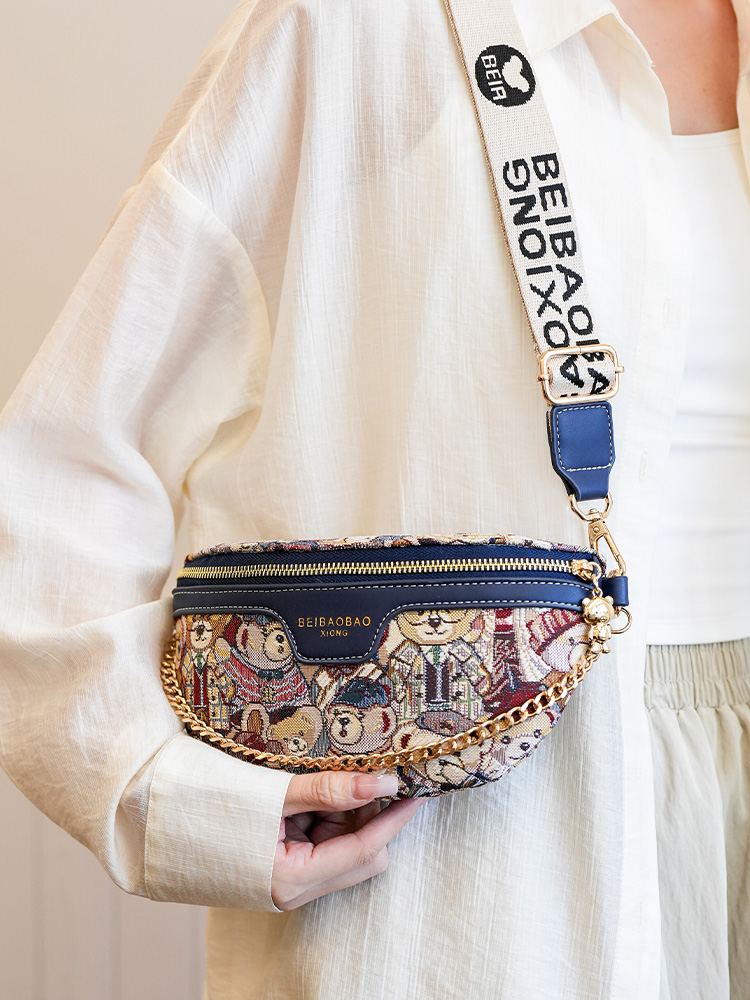 ファッショナブルな多機能女性のクロスボディチェストバッグ 2024 トレンディなオールマッチショルダーバッグウエストバッグヒップバッグスモールバッグ