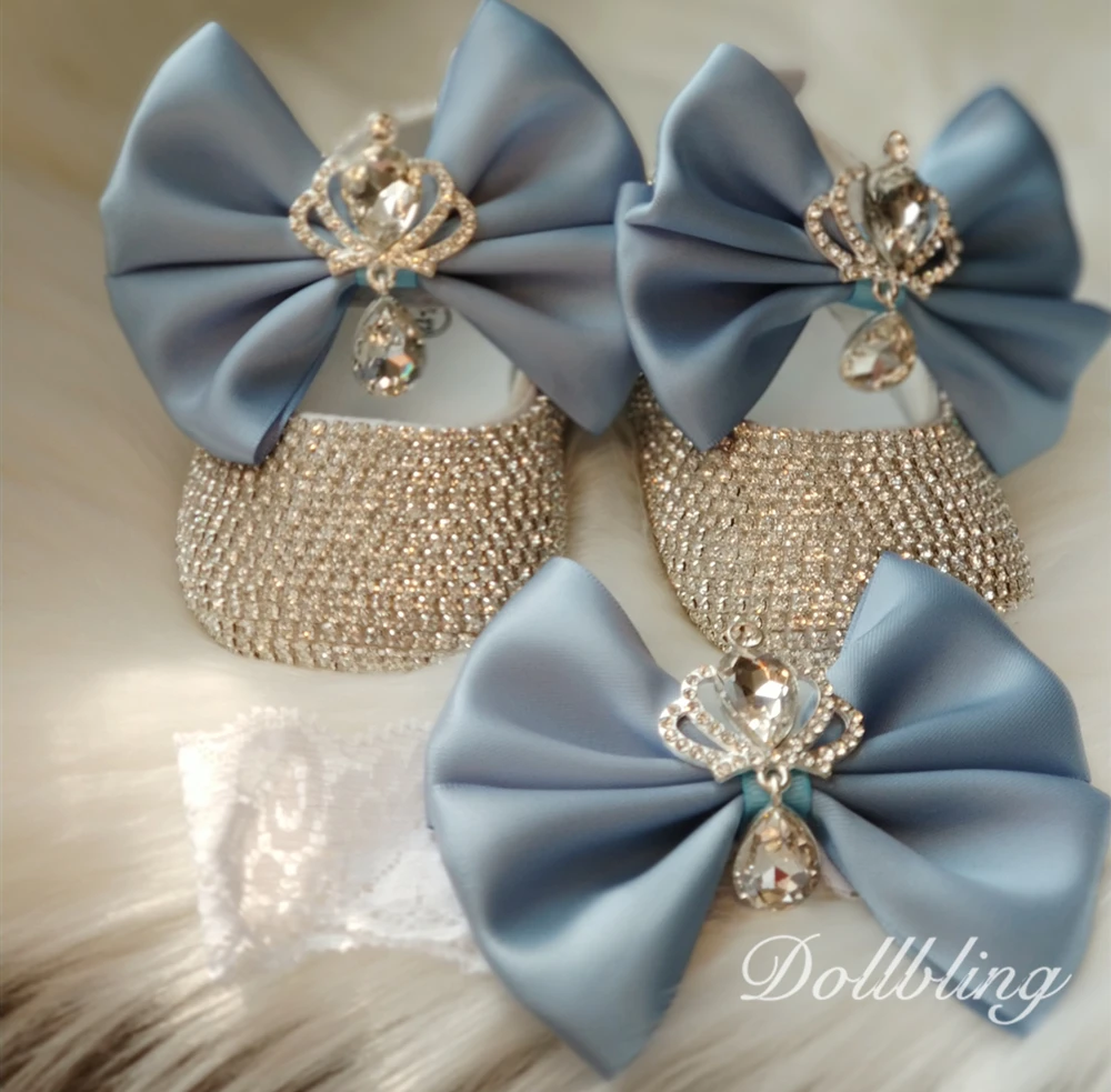 Babyblaue, absolut atemberaubende Crown Jewery-Diamantschuhe, perfekt für alle Geschenke für schwangere Andenken für besondere Anlässe