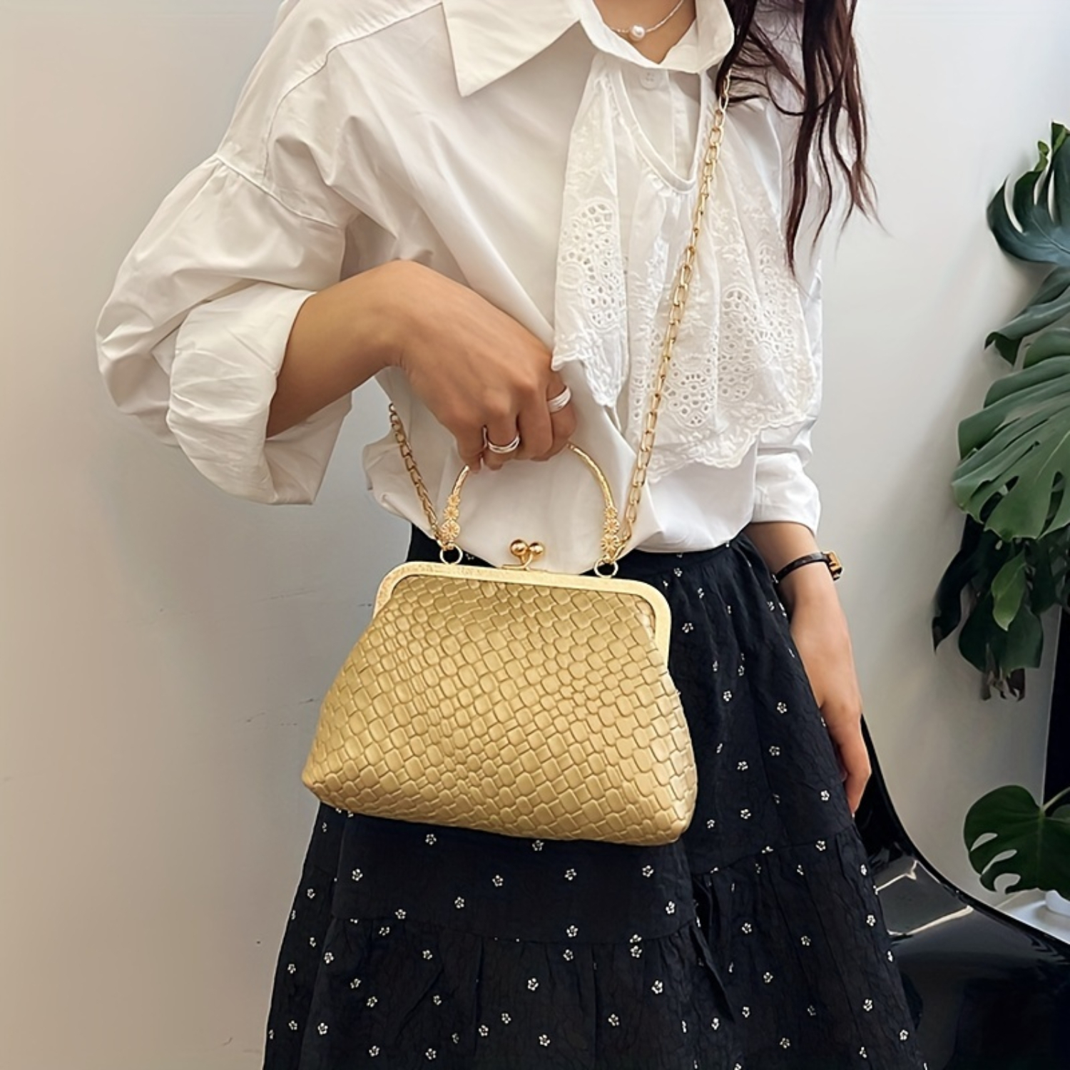Bolsa de ombro de couro PU texturizada elegante Bolsa feminina com alça de corrente dourada
