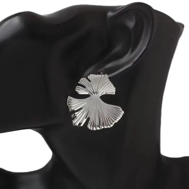 Einfache Silber Farbe Metall Große Pflanze Ginkgo Blatt Ohrringe für Frauen Mode-Statement Stud Ohrring Schmuck Geschenk Pendiente
