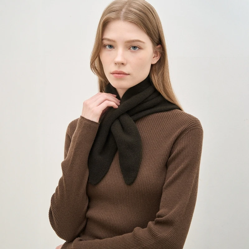 「Marca de lujo」Marca coreana ~ 24 invierno francés sle Retro Show Sle polar sólido tejido cruzado Triangular carpeta bufanda protector de cuello