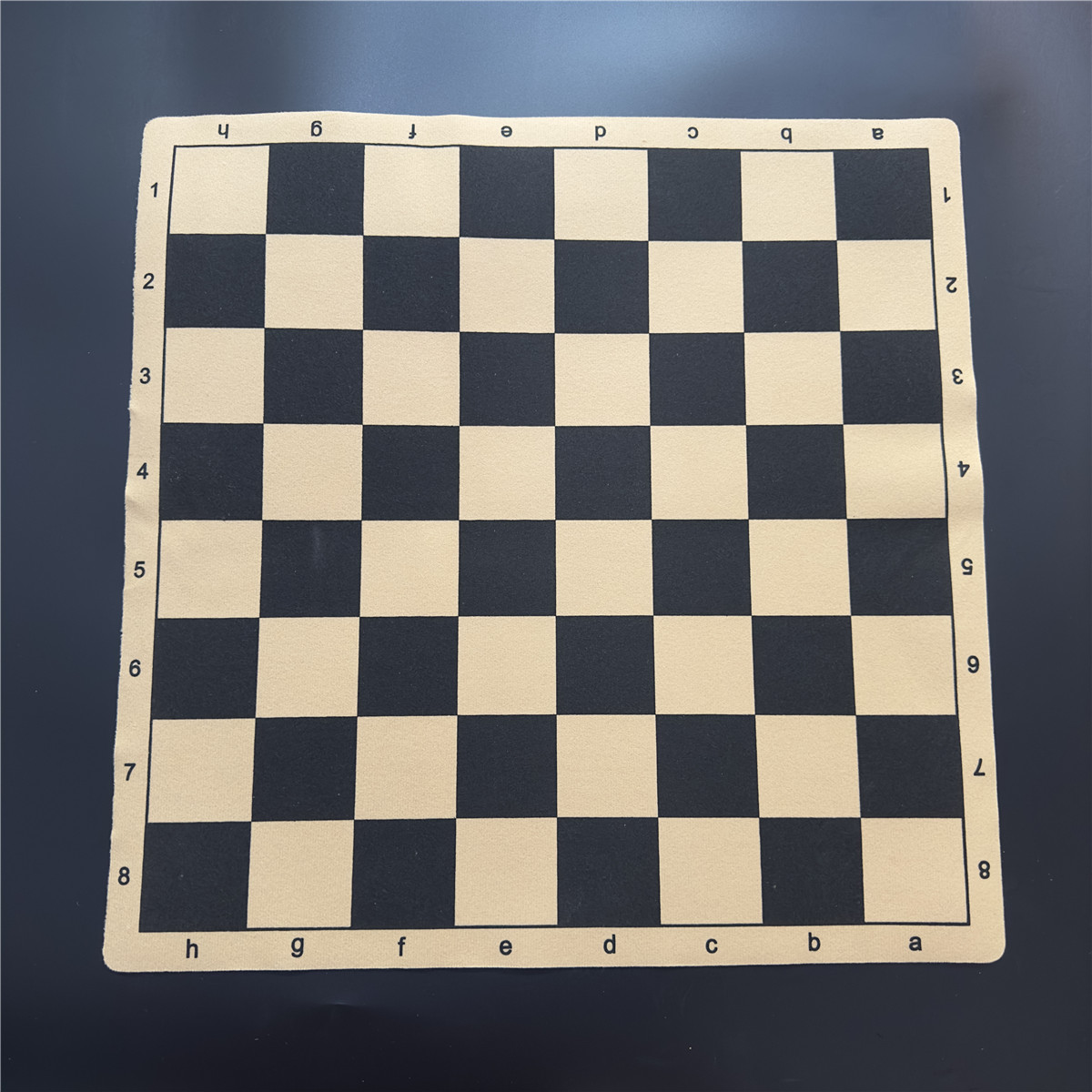 Internationales Schachbrett, 34 cm/13,39 Zoll und 43 cm/16,93 Zoll, faltbares Leder-Fleece-Material, internationales faltbares Spielschach