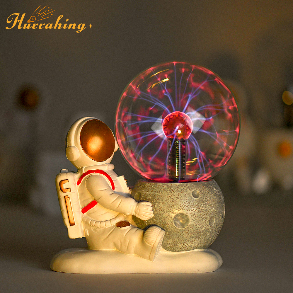 Astronaut Squatting Plasma Lamp 4 Inch Glass Ball Touch Sensing Science Enlightenment Cool Interior Decoration Ornaments