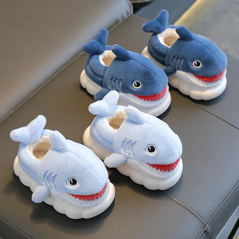 ฤดูหนาวใหม่รองเท้าส้นสูงน่ารักการ์ตูน Shark รองเท้าแตะผ้าฝ้ายเด็กลื่นนุ่มสําหรับเด็กหญิงเด็กชายเด็ก Warm Plush รองเท้า