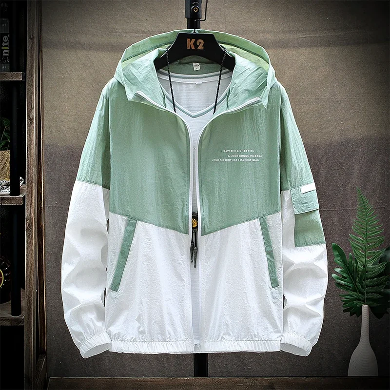 2025 Abrigos de piel de verano para hombre, protección solar UV ultraligera, chaqueta cortavientos con capucha de talla grande, prendas de vestir informales a rayas para hombre