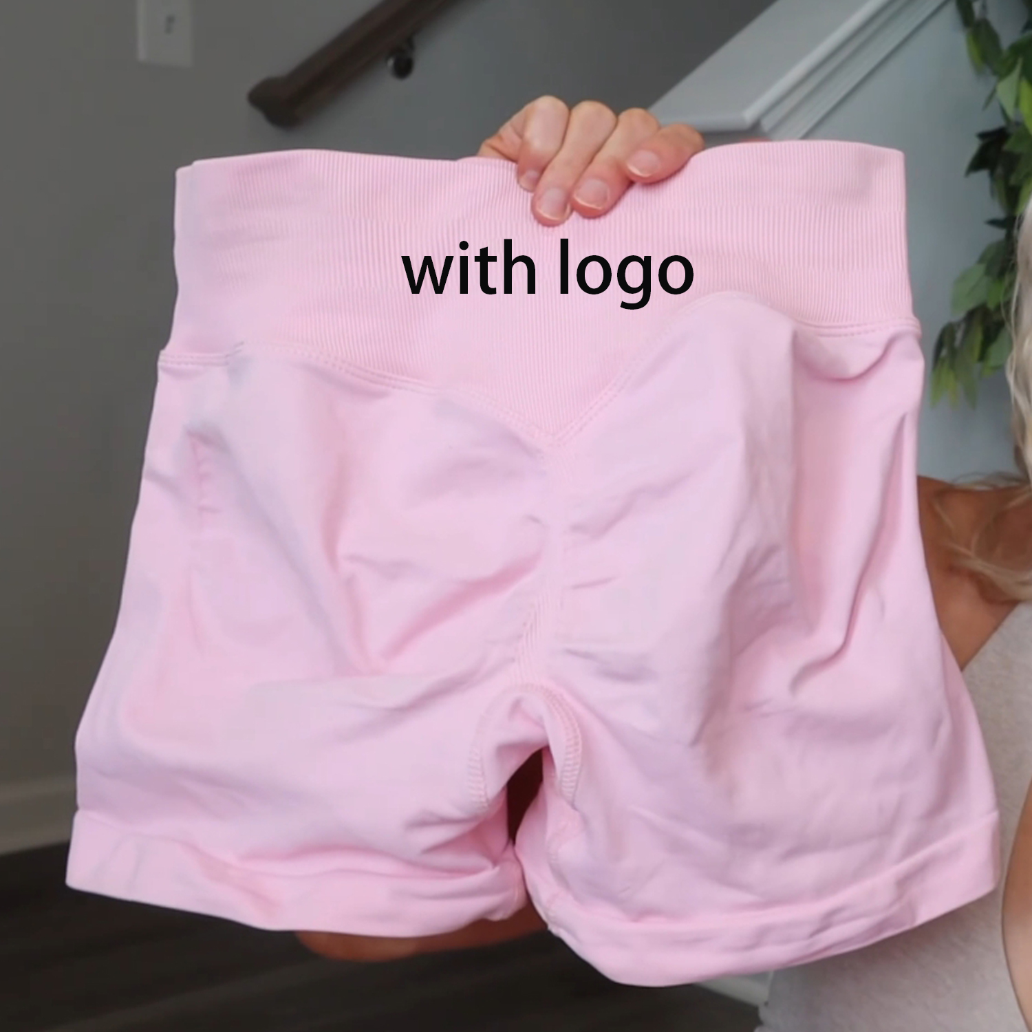 Pantalones cortos de impacto de 4,5 "con logo, pantalones cortos de gimnasio para mujer, deportes de Fitness, banda baja acanalada, entrenamiento, fruncido en el trasero, Yoga, botín, pantalones cortos para correr