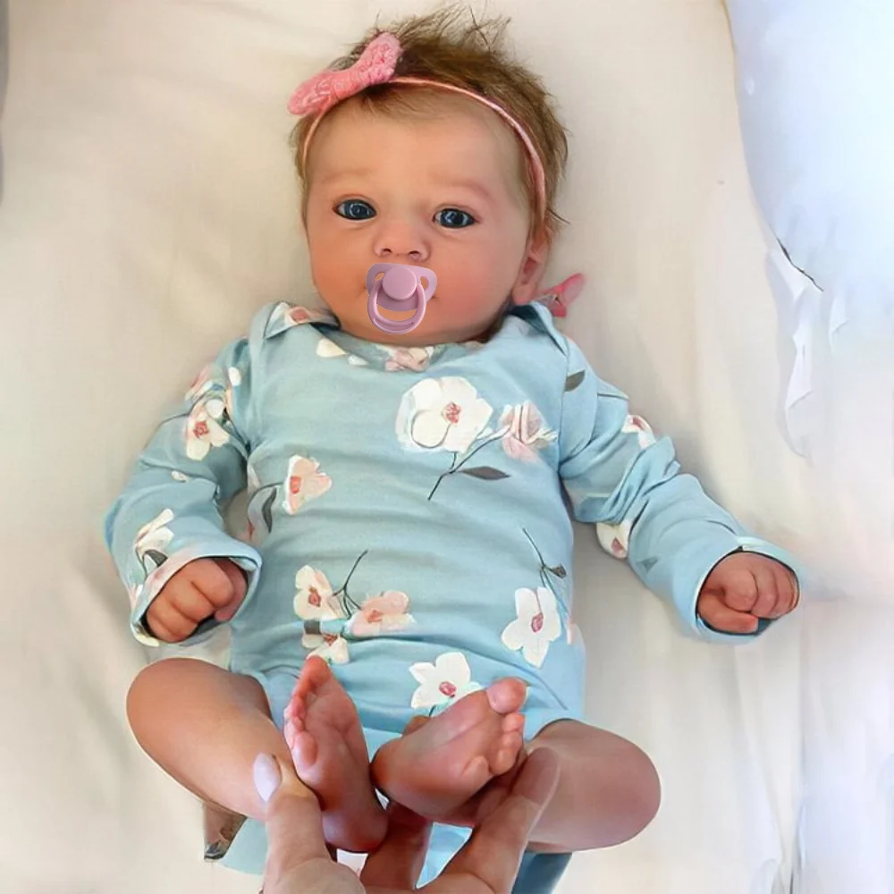18 Zoll bereits fertige wiedergeborene Babypuppe Felicia Entzückende Mädchen lebensechte Puppe 3D Hautton Adern Puppe Geschenk mit Puppenzubehör