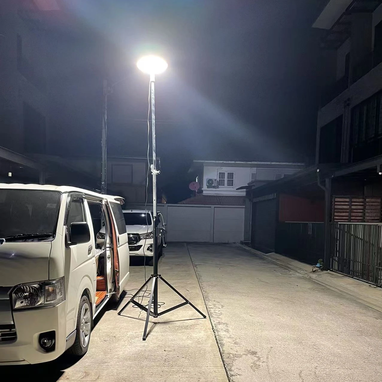 ไฟหอคอยทำงาน LED แบบพกพาสำหรับพื้นที่ห่างไกลไฟกลางคืน300W ไฟ LED สำหรับฉุกเฉินไซต์ก่อสร้าง