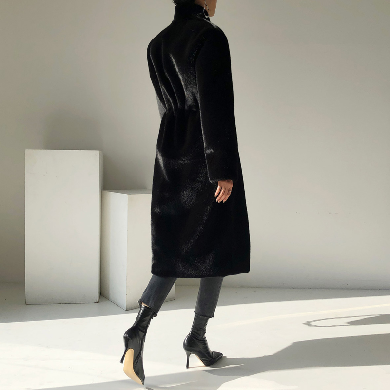 TINIKENG ミッドレングスの毛皮のコートの女性の豪華なジャケットスタンドカラー冬 2024 新しいブラックフォックスエミュレーションベルベット毛皮のアウター