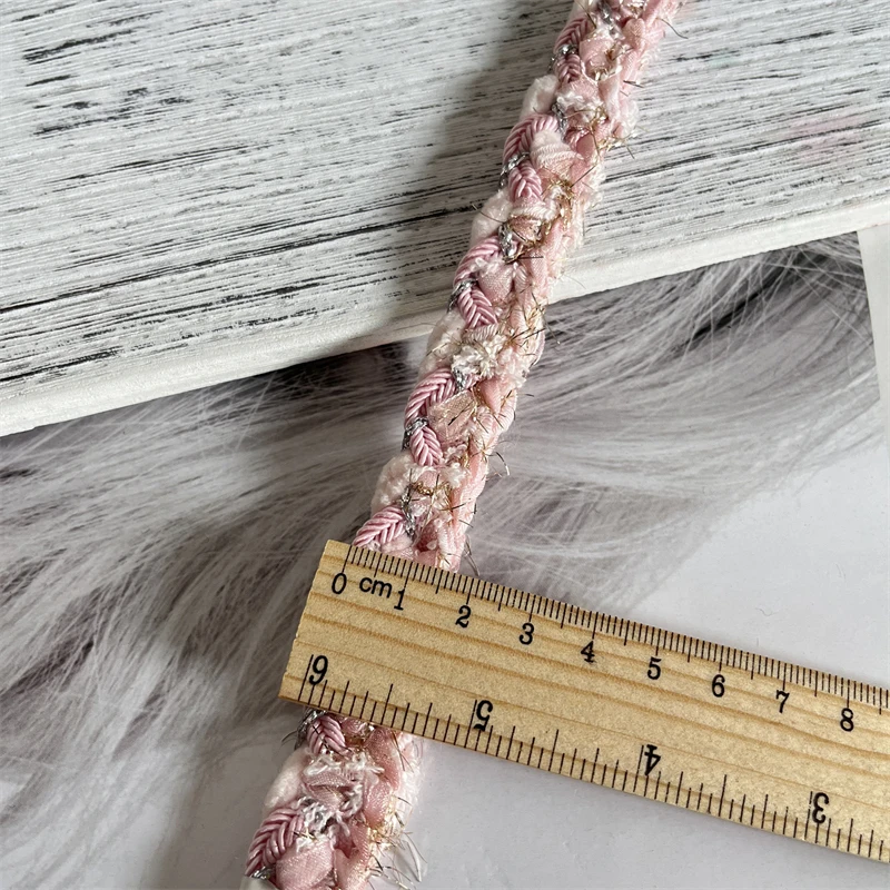 สายรัดด้ายสีเงินถักสีดำและริ้บบิ้นสีขาวอุปกรณ์ทำเสื้อผ้าแบบ DIY ตะขอดอกไม้แบบเกี่ยวด้วยมือสายรัดแถบขอบกด