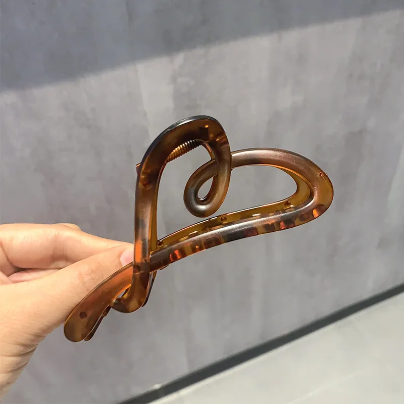 女性のための魅力的なヘアクリップ,マット,ラブグリップ,シンプルでハイエンド,新しいヘッドピース,春と夏,1個