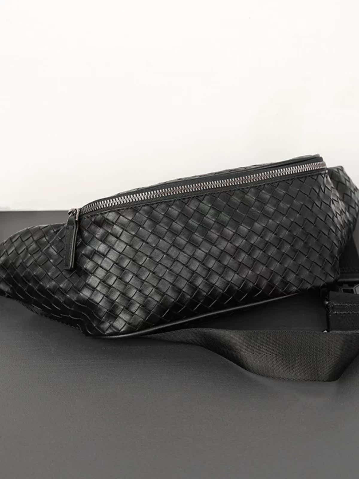 Fashionable Men's Small Chest Bag Versatile Back Pack Clean Knock 2025 New Arrival Slish Minimalist Leather Crossbody Bag