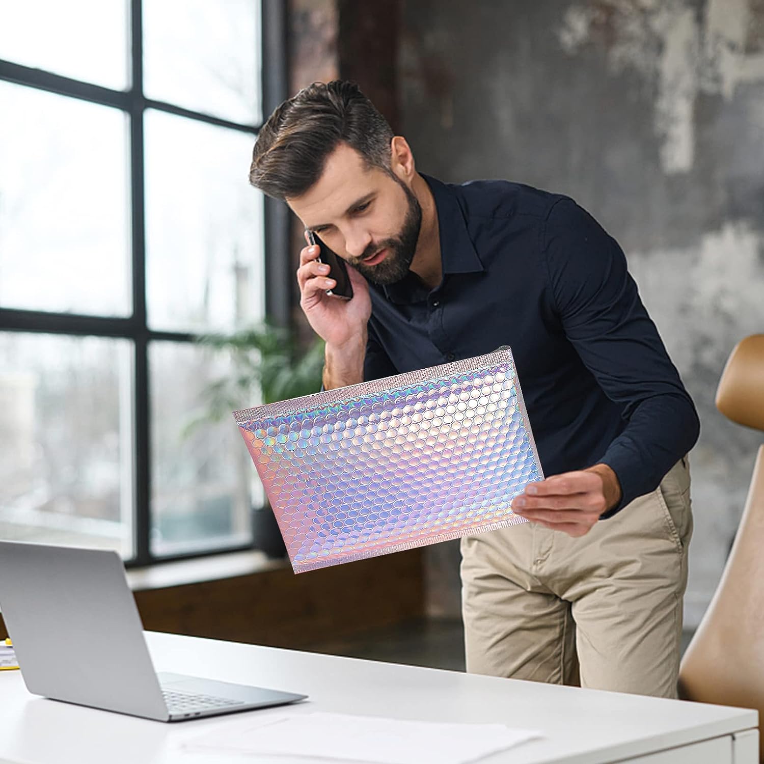 100 個ホログラフィックレーザーシルバーバブルメーラー封筒防水宅配袋パッド入りバブル封筒包装袋配送用