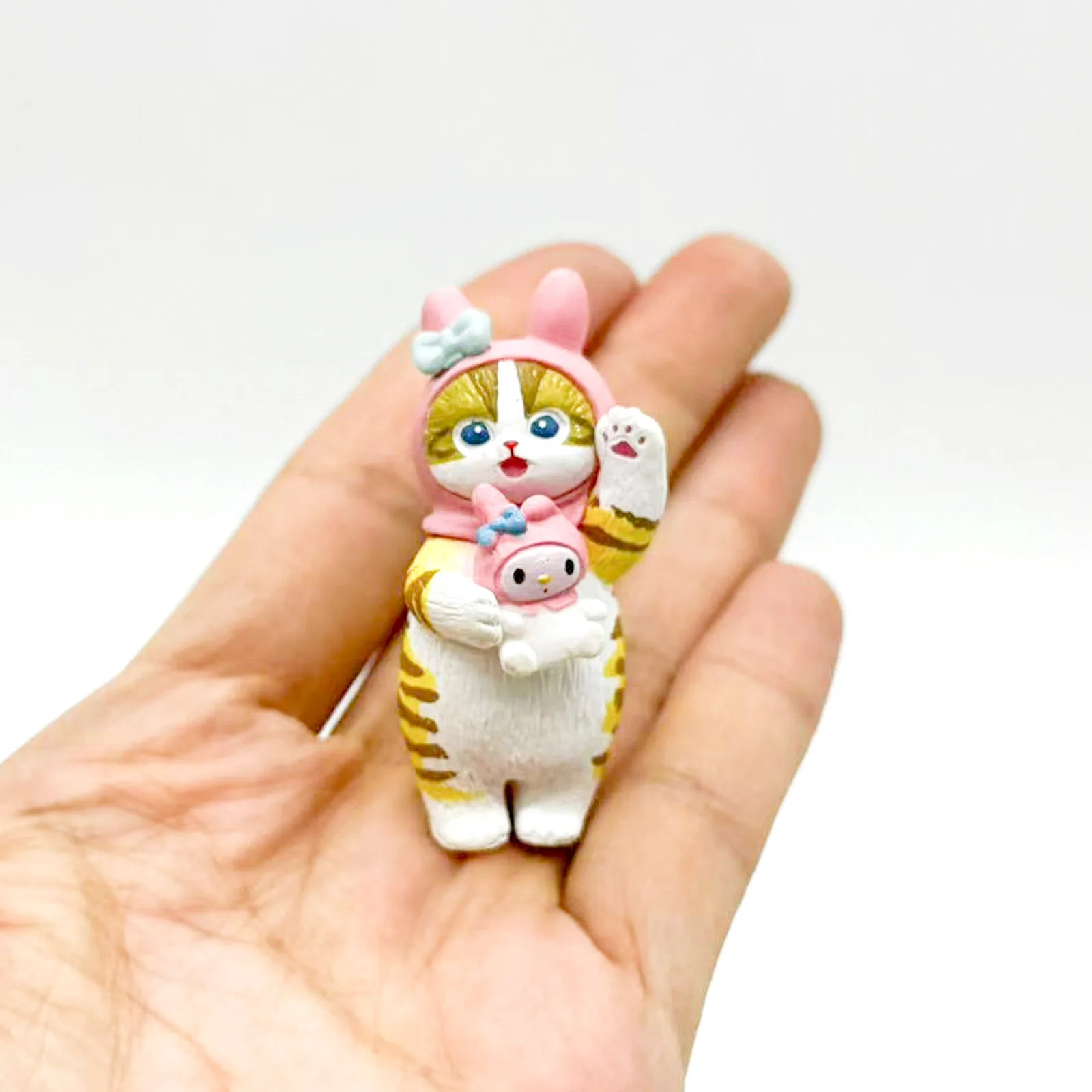 Mofusand Koty Noszące Postacie Sanrio Ubrania Trzymające Lalki Śliczna Figurka Ślepe Pudełko My Melody Kuromi Cinnomoroll Hello Kitty