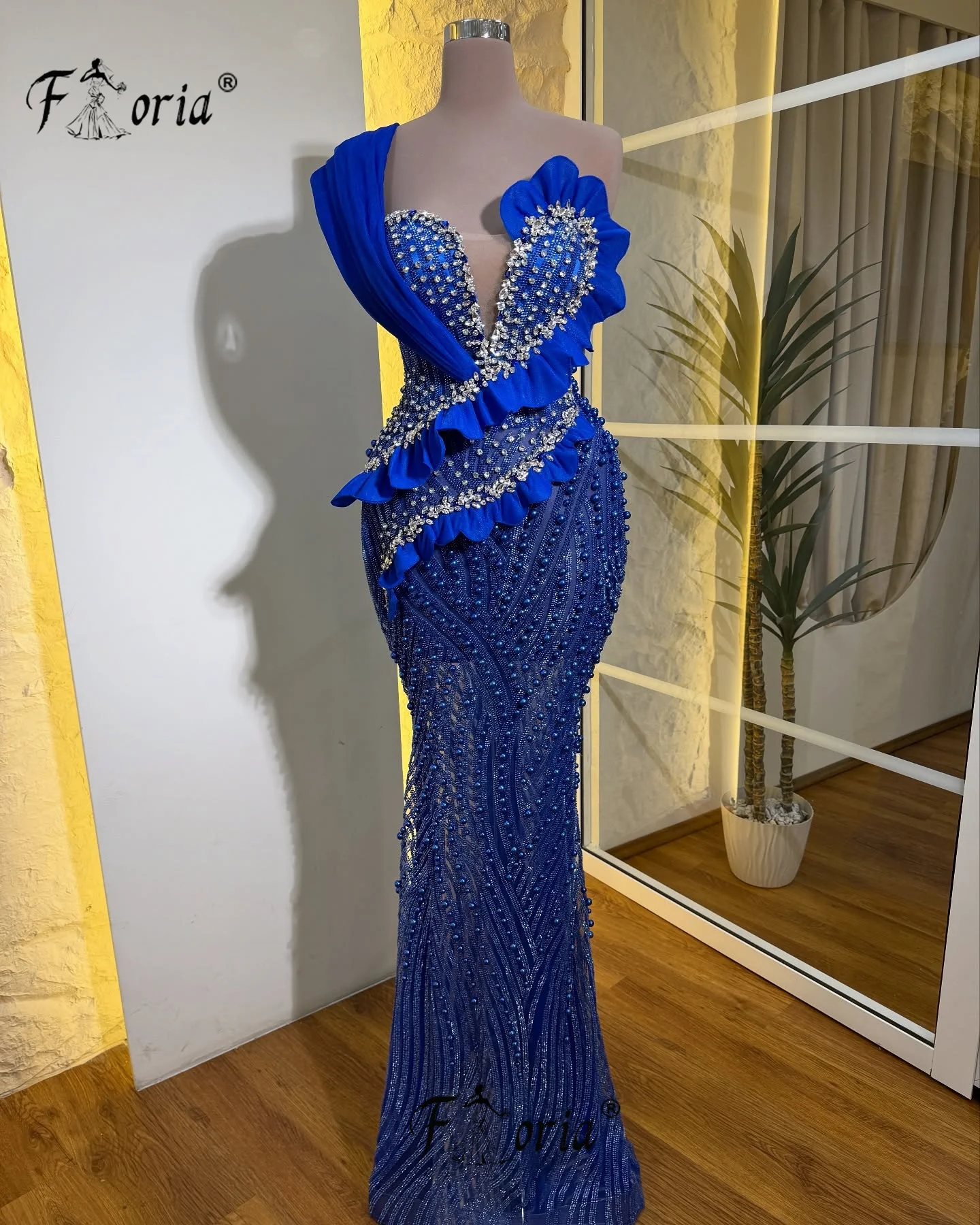 Elegantes königsblaues Abendkleid mit Perlen und Kristallen, luxuriöse Damen-Perlen, maßgeschneidert, elegante Abendkleider 2025,