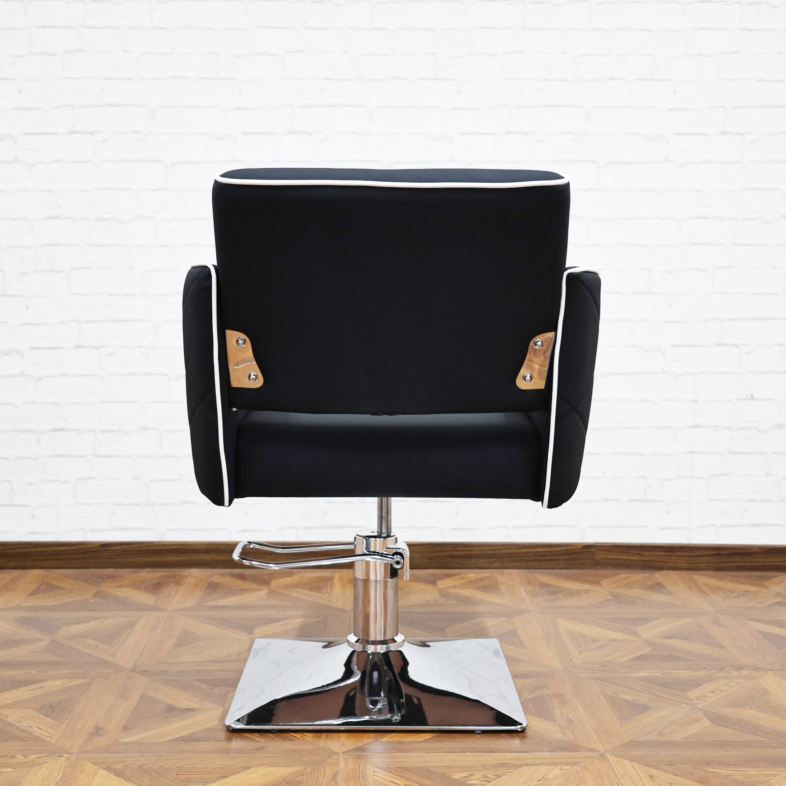 เก้าอี้ตัดผมร้านตัดผม, 360 °   เก้าอี้ไฮดรอลิกหมุนได้ สีดำ ดีไซน์ใหม่ เฟอร์นิเจอร์ร้านทำผมแบบปรับแต่งได้ ขายส่ง