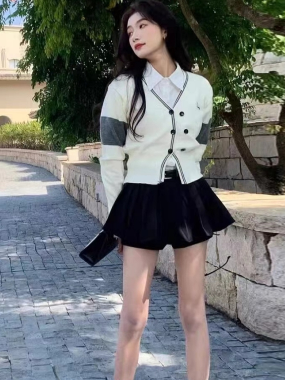 スリムフィット V ネックニットカーディガン女性のショートスタイル韓国語バージョンカレッジスタイルアウター秋冬ファッション必需品