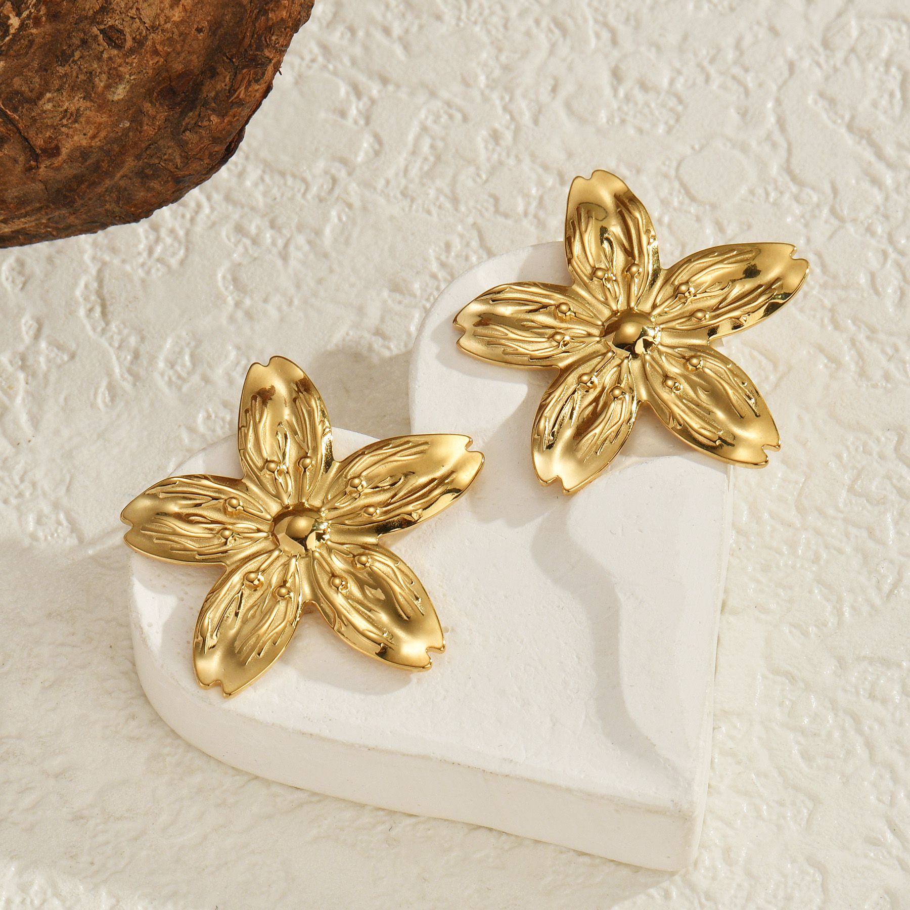 Hypo allergener 18 Karat vergoldeter Edelstahl für Frauen Partys chmuck Mode Vintage Blumen Ohr stecker Premium-Accessoires