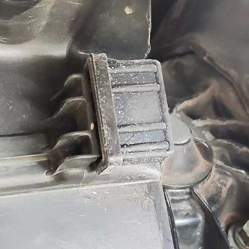 Резиновые верхние крепления радиатора двигателя 17111712911   Для BMW E32 740i 1993 1994 г.