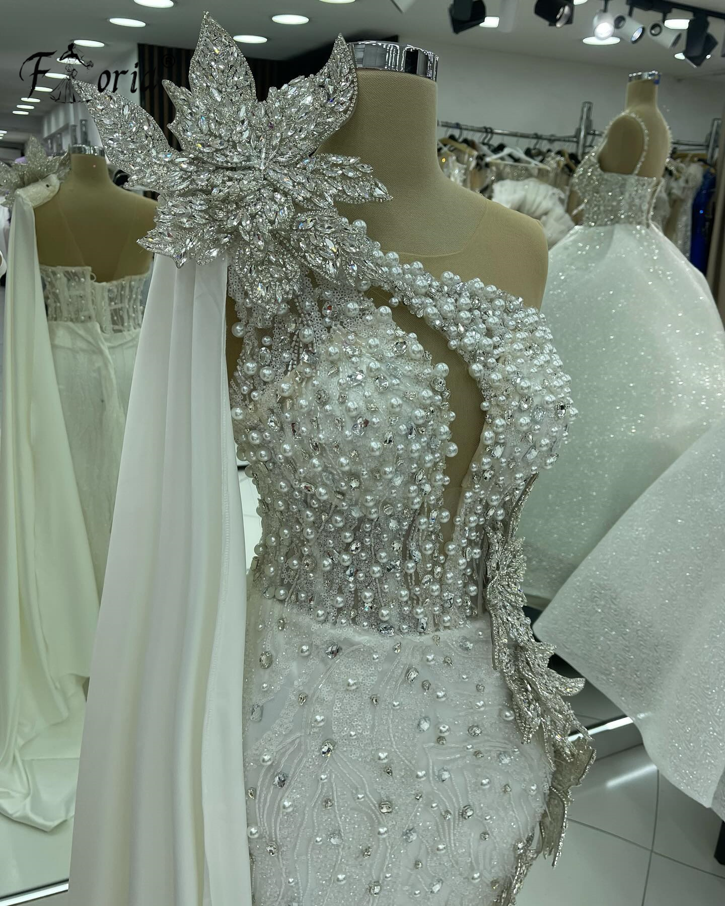 Dubai elegante Perlen Kristall Hochzeit Abendkleid mit Schulter Schal 3d Blumen Applikationen Meerjungfrau Abend Party Kleid Robe Soire