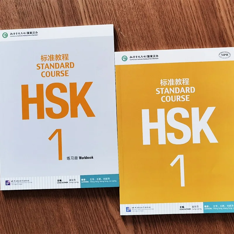 หนังสือ HSK 1 หนังสือเรียนหลักสูตรมาตรฐานและสมุดงานเรียนรู้หนังสือพินอินภาษาจีน