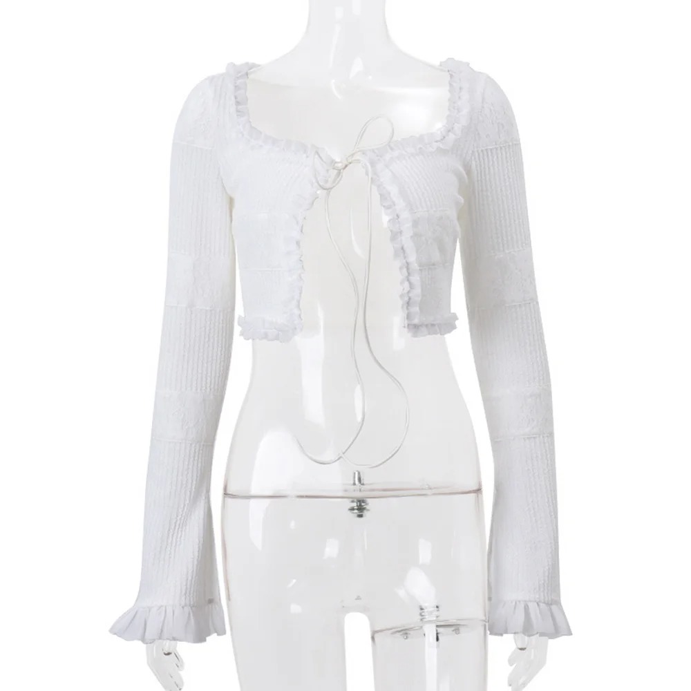 Europejski i amerykański damski wiosenny nowy seksowny sweter z dzianiny z kwadratowym kołnierzem, rozszerzanymi rękawami, słodki zestaw spodenek z marszczeniami