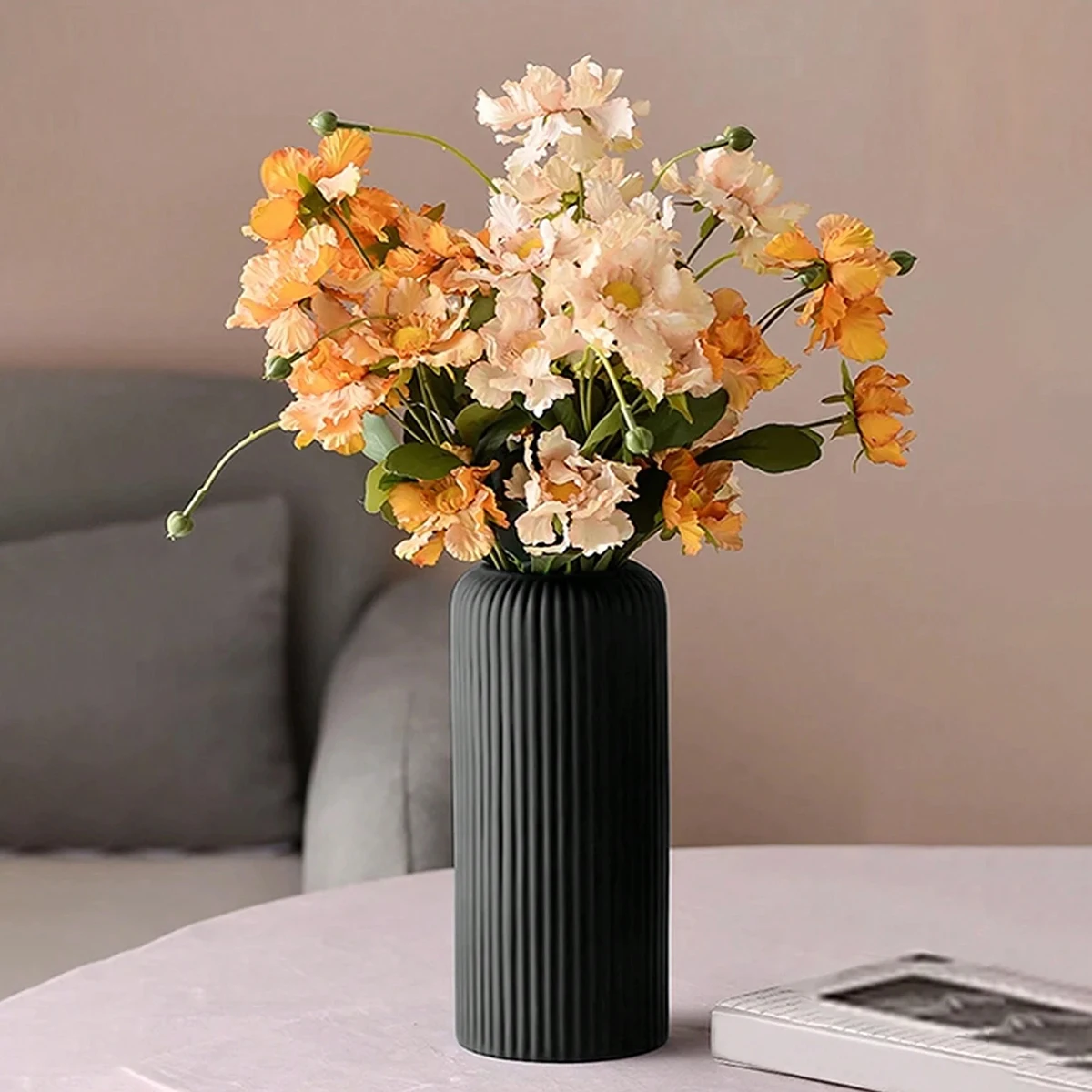 花用の縞模様のセラミックのようなプラスチックの花瓶、装飾的なフラワーアレンジメントディスプレイ、クリエイティブな小さな花瓶