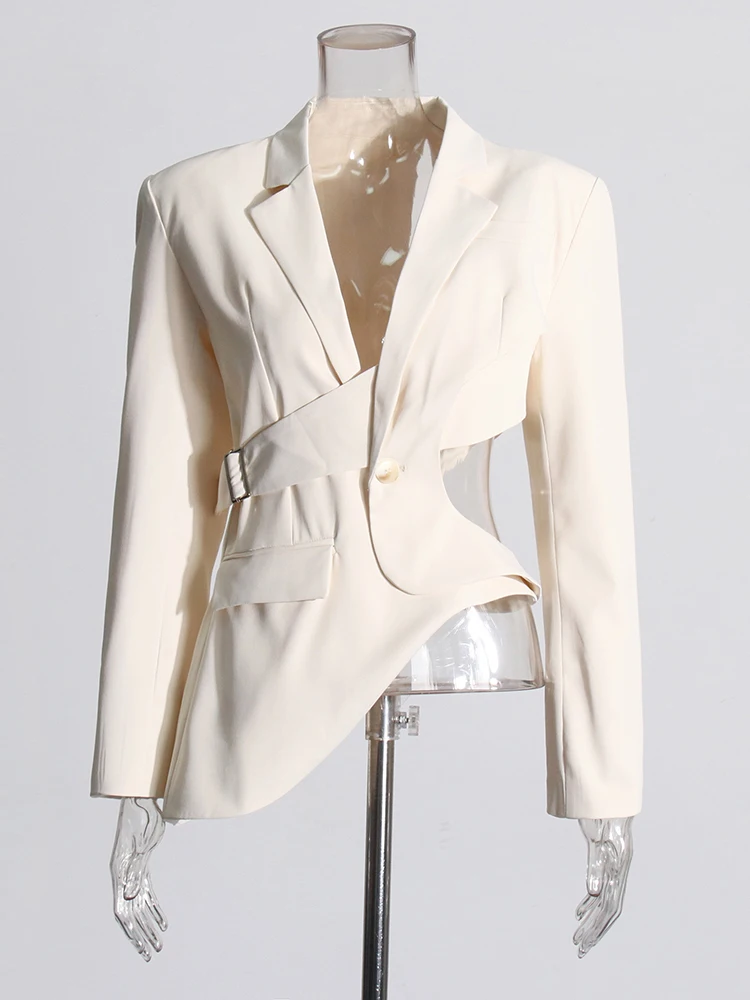 TWOTWINSTYLE Aushöhlen Backless Abnehmen Blazer Für Frauen Kerb Kragen Langarm Verstärktes Taste Unregelmäßigen Blazer Weibliche