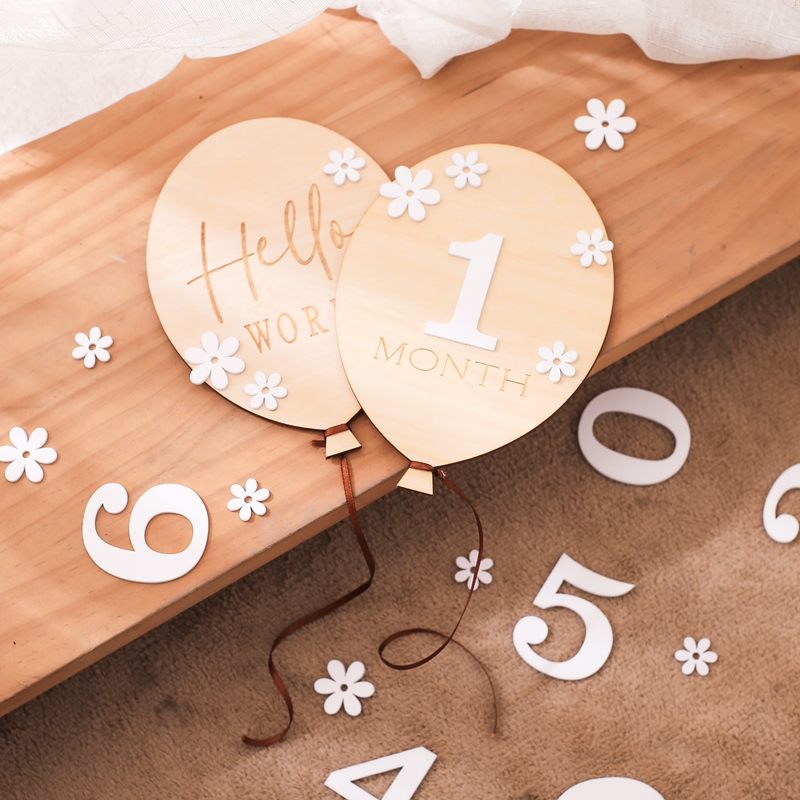 2Pcs Baby Wooden Balloon Milestone Cards Photography Accessories Baby Photography Shooting Props For Newborn Birthing Gifts