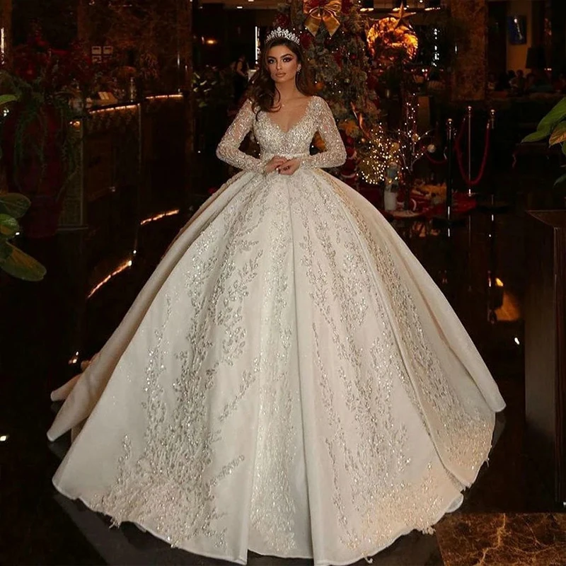Abito da sposa chic lucido completamente in rilievo con abito da ballo principessa O-Collo Abito da sposa a maniche lunghe Bottone personalizzato Vestido De Novia