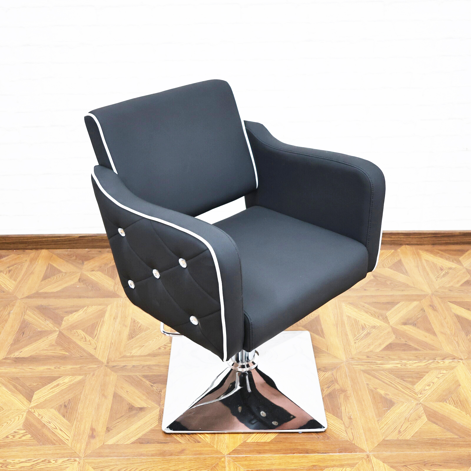 เก้าอี้ตัดผมร้านตัดผม, 360 °   เก้าอี้ไฮดรอลิกหมุนได้ สีดำ ดีไซน์ใหม่ เฟอร์นิเจอร์ร้านทำผมแบบปรับแต่งได้ ขายส่ง