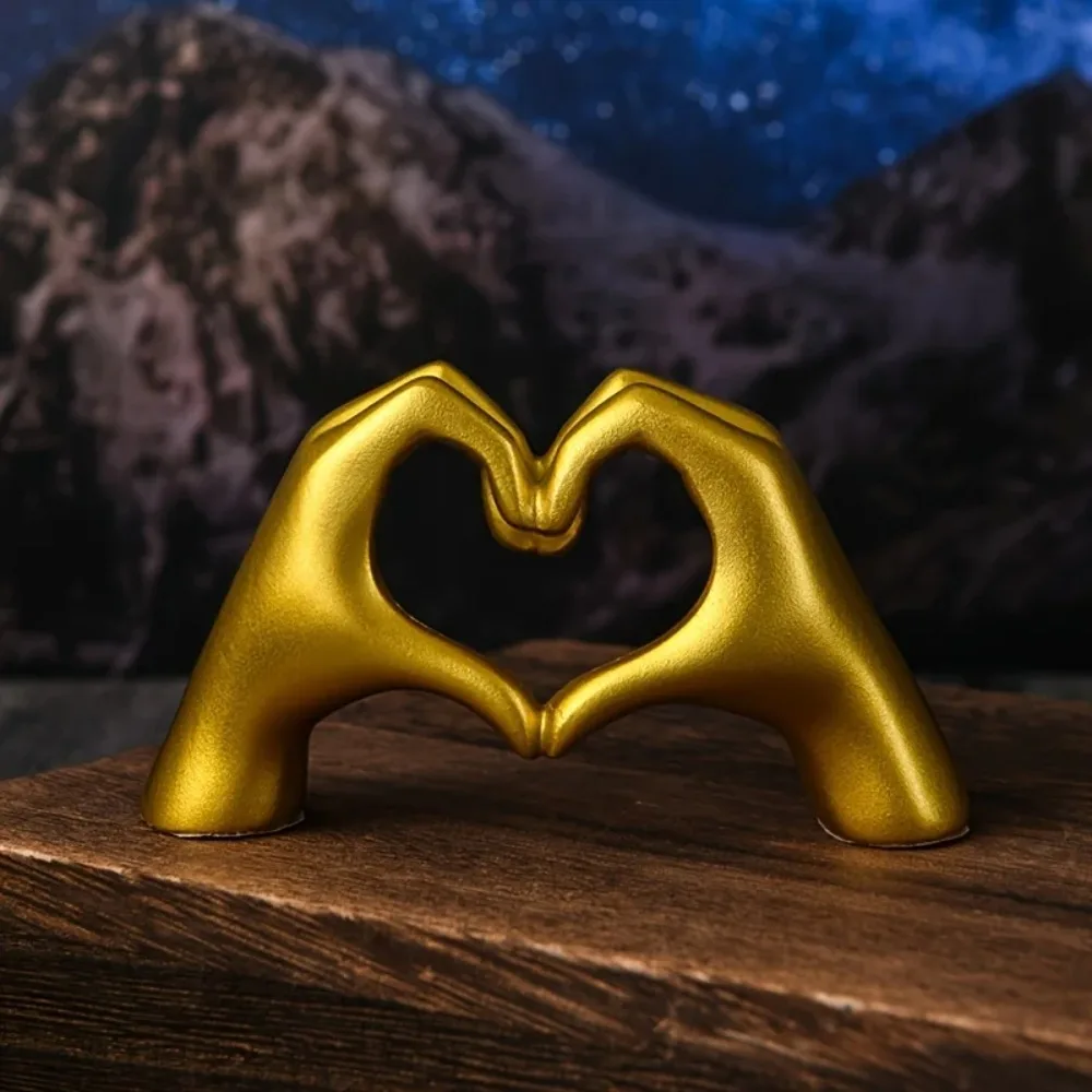 Decoración dorada, estatua de mano de corazón, decoración de sala de estar y dormitorio, escultura de gesto de mano moderna con dedo de amor, estante para el hogar, escritorio