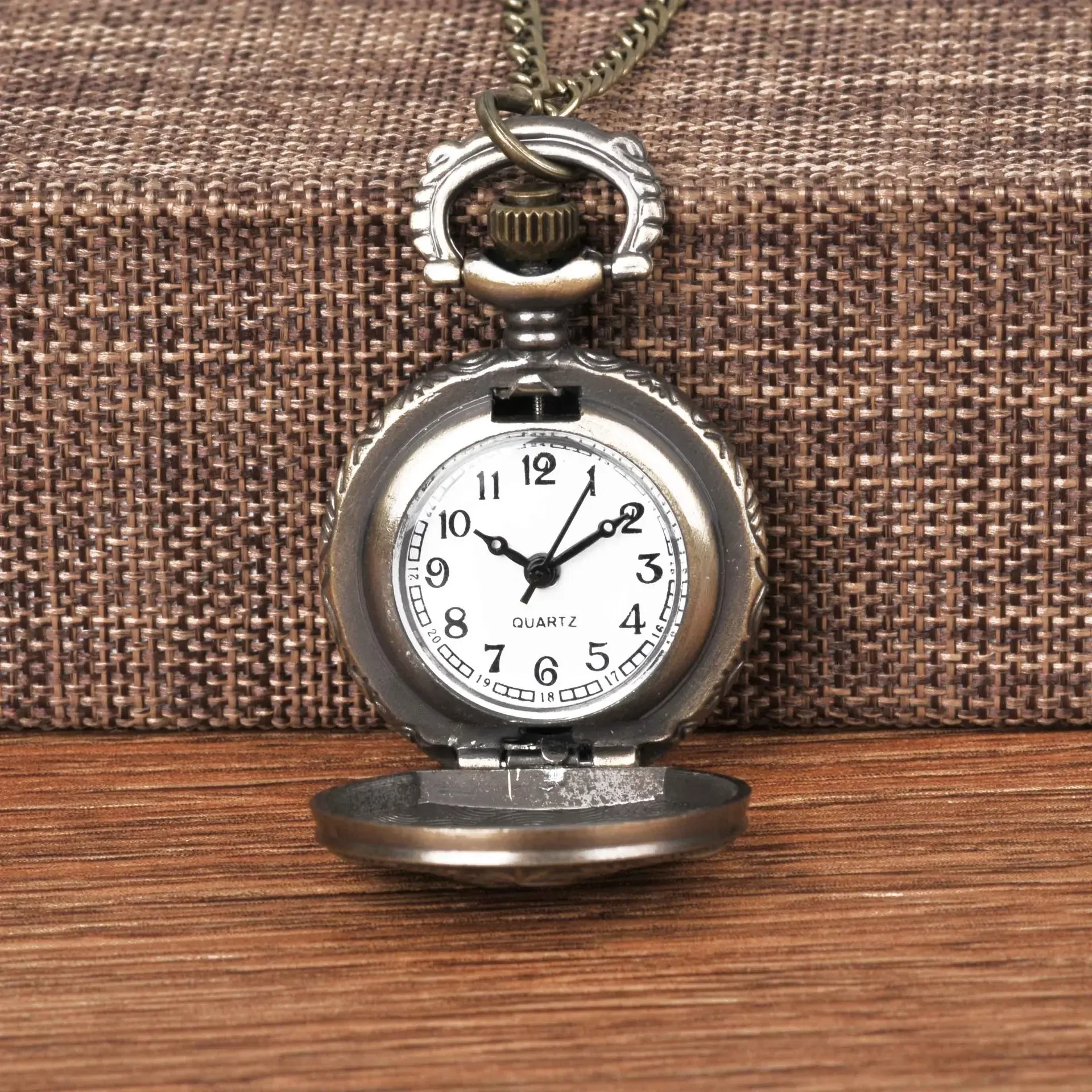 Reloj de bolsillo con insignias de la URSS para hombre y mujer, colgante de bronce, cadena de cuarzo, emblema de moda, Vintage, martillo de Hoz, regalo