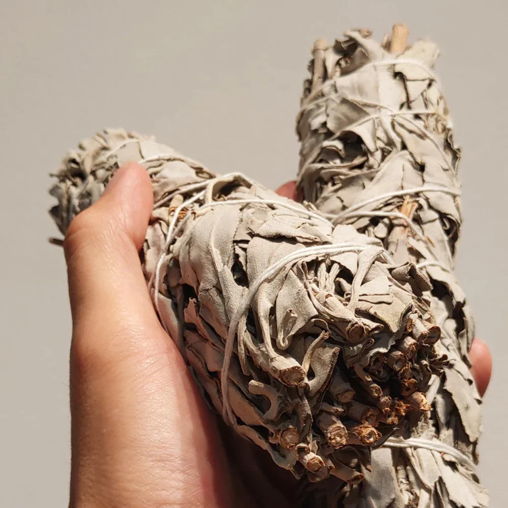 สีขาวธรรมชาติ Sage Smudge Sticks ในร่ม Purification สูบบุหรี่ AROMA Leaf Bundle Sage Smudge Sticks สําหรับทําความสะอาดบ้าน