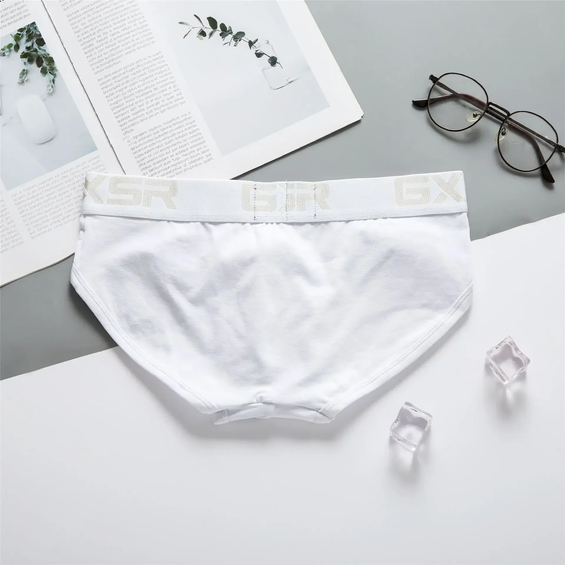 New men's cotton underwear with low waist, breathable and comfortable solid color basic men's briefs
