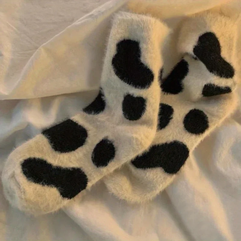 2 pares de lindos calcetines con estampado de vaca para invierno, calcetines cálidos de felpa a media pantorrilla para mujer, ropa informal suave y cómoda para el hogar, G de moda