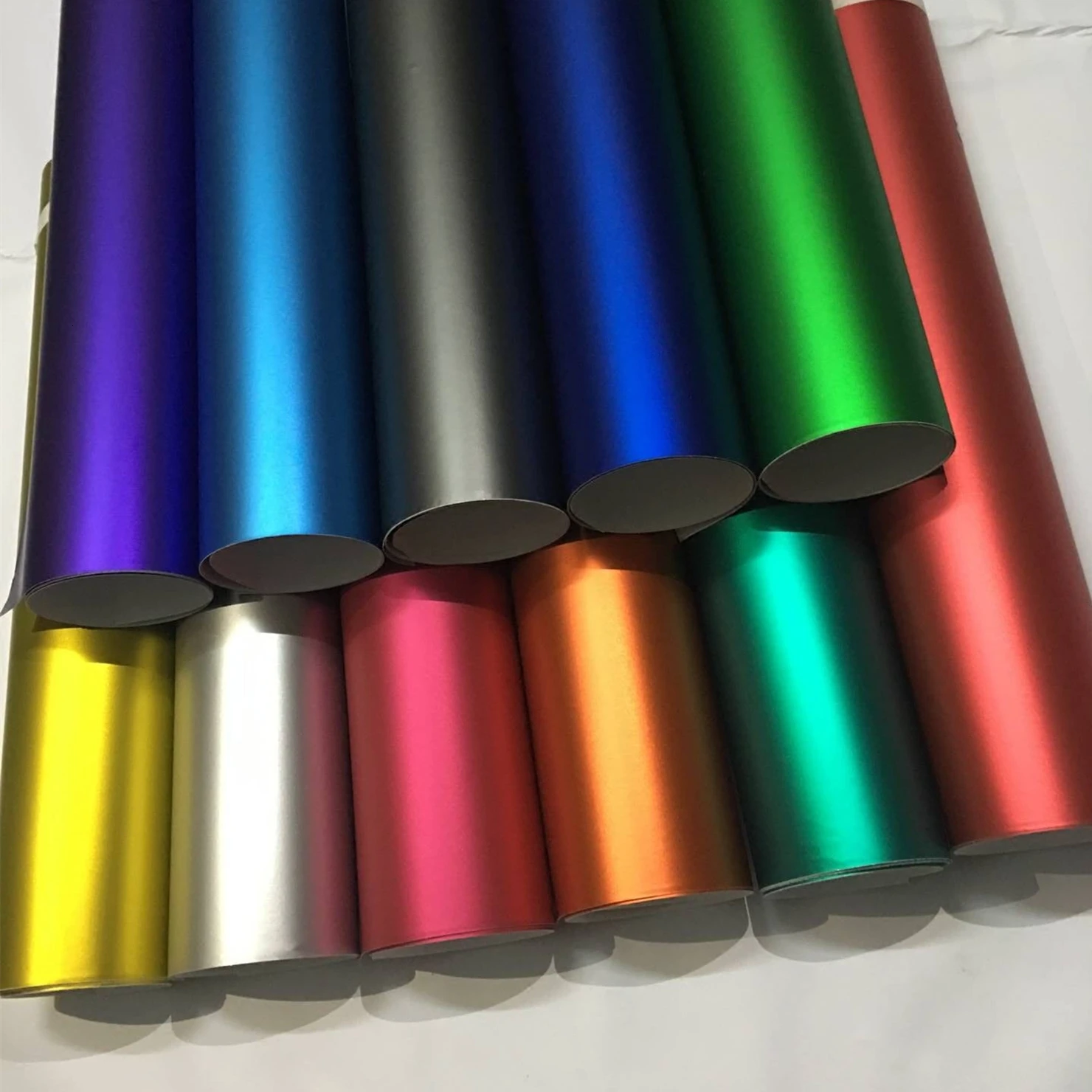 Múltiples colores rojo azul oro verde púrpura mate satén cromo vinilo revestimiento para coche película pegatina calcomanía sin burbujas estilo de envoltura de coche